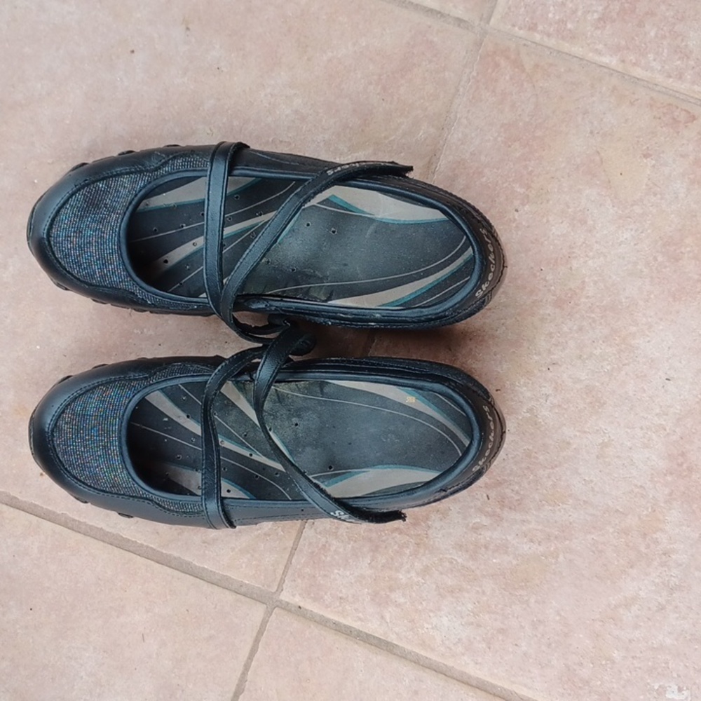 Sketchers Walking Shoes